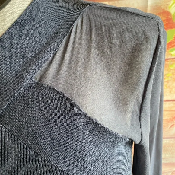 New York and Company 7th Avenue Sheer Sleeve Sweater Top Like new size small - Picture 3 of 8